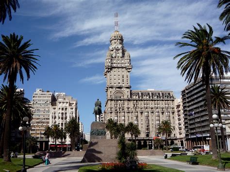 plaza independencia montevideo uruguay